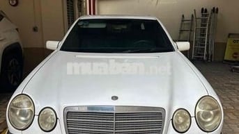 Mercedes-Benz E 230 Trắng 5 chỗ