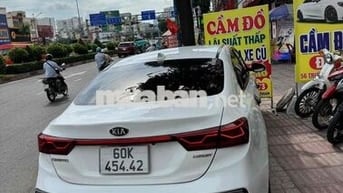 Kia Cerato Luxury Trắng 5 chỗ