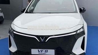 VINFAST VF8NEW CHỈ CÒN VÀI CHIẾC CỌC TIÊN PHONG