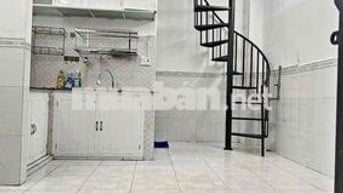 nhà 4 x 5, đúc 1 lầu , 1pn , 1wc