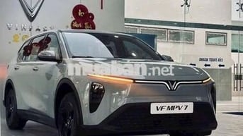 VinFast MPV7 Xám nhạt xả kho tháng 7