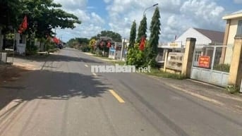 Về quê ở hẳn, vợ chồng em bán miếng đất sát chợ (380 triệu, Sổ sẵn)