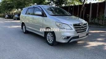 Toyota Innova E 2014 số sàn màu bạc