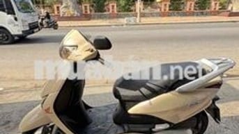 Honda Vision Vàng kem