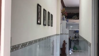 Nhà ngay trường học Cấp 2 Mỹ Thới thuận tiện mua bán cho học sinh.