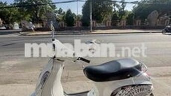 Piaggio Vespa Trắng