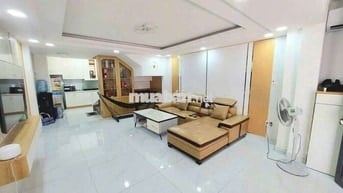 Cho thuê nguyên căn Mới Đẹp, sát mặt tiền đường Phan Văn Trị p10 GV 