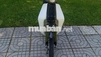 Honda Cub Cổ điển màu Trắng đen