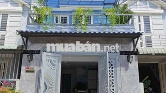 Nhà Đẹp Ngay Chợ - Cổng Chính! SHR Hoàn Công! Giá chỉ Hơn 1 Tỷ!