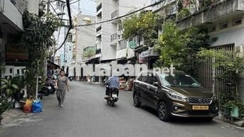Nhà 3 tầng ngang 4m5 nở hậu cách MT Cô Giang 50m