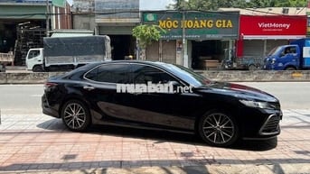 Toyota Camry 2.5Q 2023 màu đen huyền