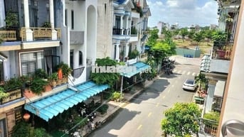   cho thuê gấp nội thất cao cấp có luôn nồi xong bát đĩa  vào ở thôi ạ