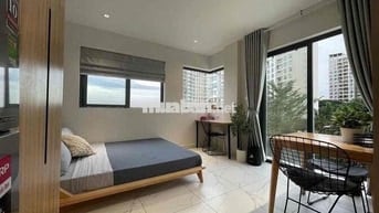 Cho thuê phòng đẹp an ninh Ban công ngay Bến Vân Đồn