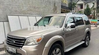 Ford Everest Tự động 7 chỗ Dầu Vàng cát