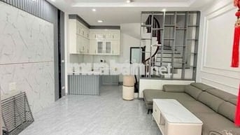 chính chủ cho thuê nhà 33m2 + 5 tầng + 3 phòng ngủ giá 9 triêu/ tháng