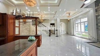 Biệt thự 1T2L 2 phòng khách, phòng ăn, 5pn, 5 toilet, garage ôtô