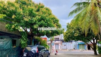 bán nhà cấp 4, lô góc độc nhất Nha Trang; 3 mặt tiền: