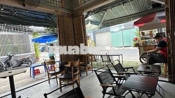 cần sang Quán Cà phê giá rẻ, đồ đạc đầy đủ , quán 2 mặt tiền, sân rộng