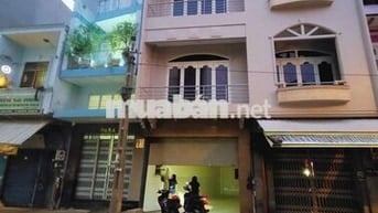 Cho thuê nhà Mặt tiền gần Hải Thượng Lãng Ông, Quận 5 9x23m 4 tấm 8 P
