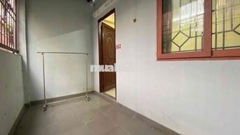 Cuối đường Hoa Sữa, đi bộ ra Phan Xích Long 3 phút