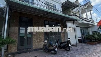 Nhà lầu mới 2 phòng hẻm ô tô đường Phạm Hùng - Cái Răng