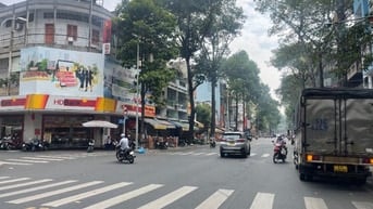 Rẻ nhất thị trường - Bán gấp MT Nguyễn Chí Thanh DT 6,6 x 30m - 69 tỷ