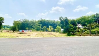 Kẹt tiền KD bán gấp 1000m2 đất SHR ngay KCN nhà máy đang HĐ. Gía 220tr