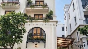 Diện tích đẹp 8 x 10. Xây dựng 4 lầu . Giá quá tốt.