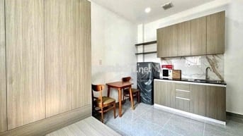 Studio cửa sổ trời gần Parc Mall có thang máy full nội thất