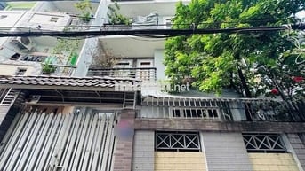 Nhà nguyên căn DT 7x10m - 2 Lầu ST ✅ HXH CMT8 cách MT 20m🔥Giá 18tr
