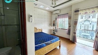 PHÒNG CÓ BAN CÔNG FULL NỘI THẤT GIÁ RẺ NGAY CÔNG VIÊN LÀNG HOA