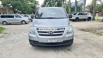Hyundai Starex van 3 chỗ 2016 tải 900kg
