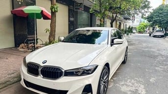 BMW 320i Sportline Model 2025 Trắng NT Đỏ 18000 km