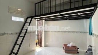 Nhượng phòng duplex ngay Ngã 4 Hàng Xanh