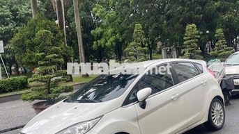 Ford Fiesta Trắng
