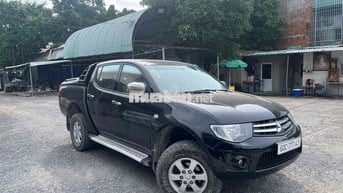 Mitsubishi Triton Đen Sàn Da 5 Chỗ