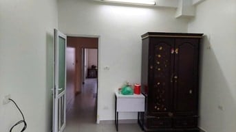 Cho thuê tầng 4 nhà phố Bùi Xương Trạch, DT 34m2, 2 phòng, bếp chung