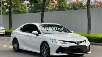 Toyota Camry 2.0Q 2023 Trắng Ngọc Trai | 50,000 Km