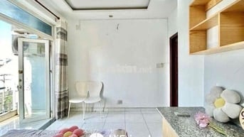 phòng trống, ở ngay, có ban công, giá tốt