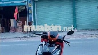 Xe máy thể thao màu Cam đen mới