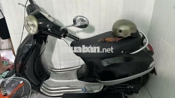 Piaggio Vespa Đen Đang chạy Sài Gòn