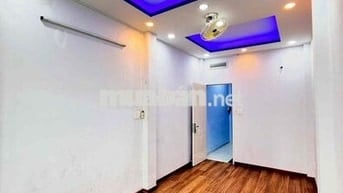 Cho thuê nhà 5 phòng ngủ ngay trung tâm Q1,5