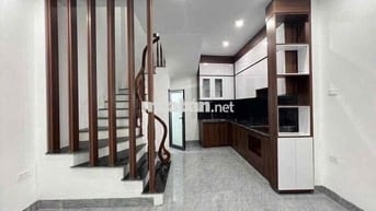 Cho thuê nhà nguyên căn Ngọc Thụy 3PN, 5 tầng, ô tô đỗ gần, giá 9 triệ