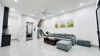 Chính chủ cho thuê nhà 5 tầng mới tinh tại Hoàng Hoa Thám, Ba Đình. 