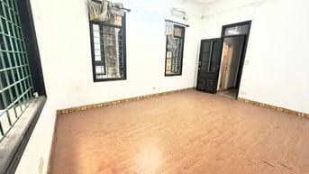 Cho thuê nhà 36 Kim Mã, Ba Đình - Căn góc 50m2 x 3 tầng, cách phố 15m