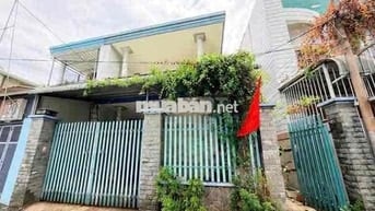 nhà 4 phòng ngủ chỉ 2 phút ra ngân hàng , gần phạm văn đồng