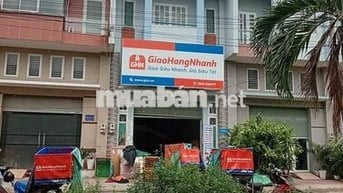 Bán nhà ngay cổng chính công ty pounchen ( khu căn hộ chung cư 5 tầng)