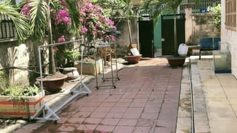 Nhà hẻm Bờ Bao Tân Thắng, sát Celadon City 