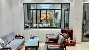 Cho Thuê nhà MT khu Vip Ẩm Thực Phan Xích Long,PN 4x16m 4L giá 5xtr