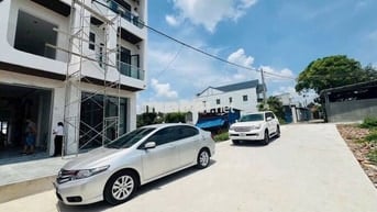 Bán nhà Thủ Dầu Một 120m2, đường xe hơi, ngay bệnh viện Hoàn Mỹ